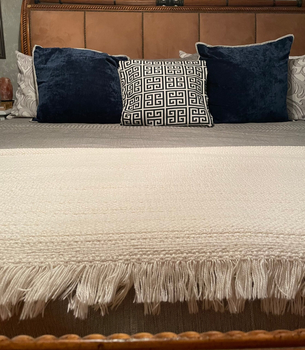 Cotton throw blanket in white