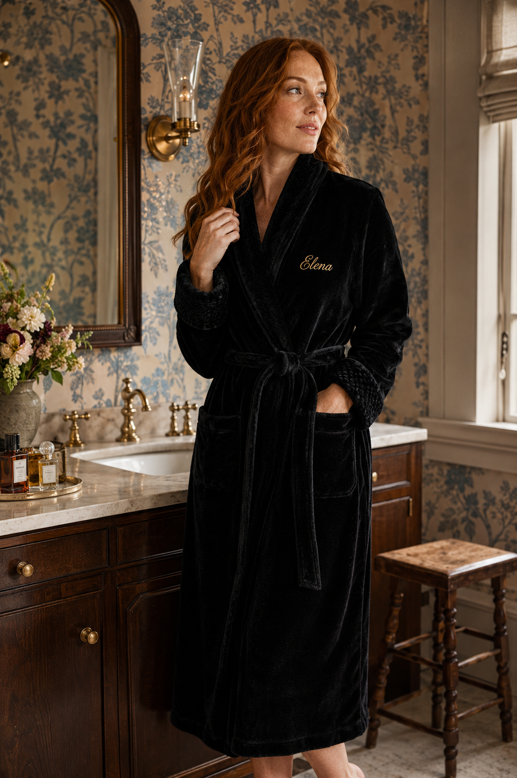 Women's plush robe, pocket detail
